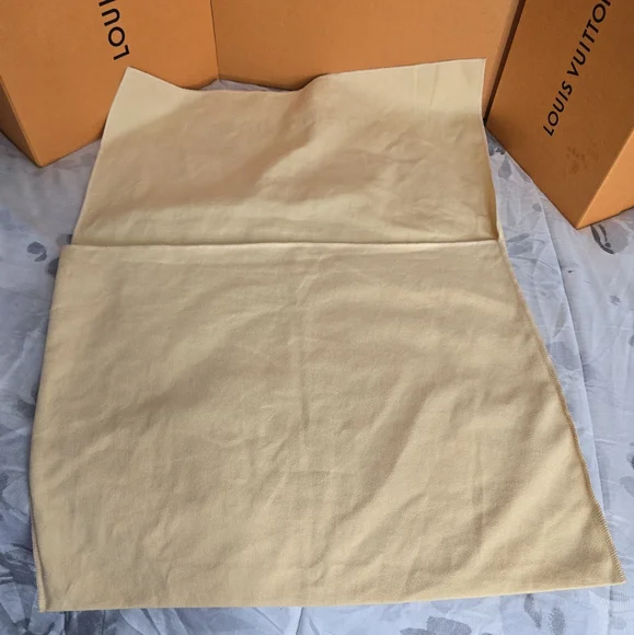 💛Louis Vuitton envelope dust bag 17 3/4" x 13 1/2"💛 - Picture 4 of 8